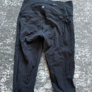 Black lulu lemon cropped workout pants